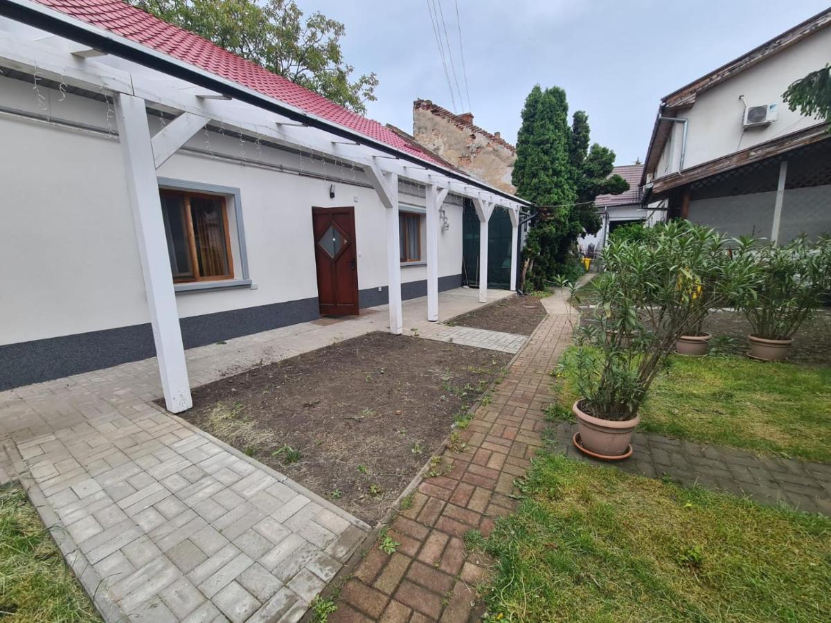 Peaceful&Central Apartment With Garden Târgu-Mureş Exterior foto